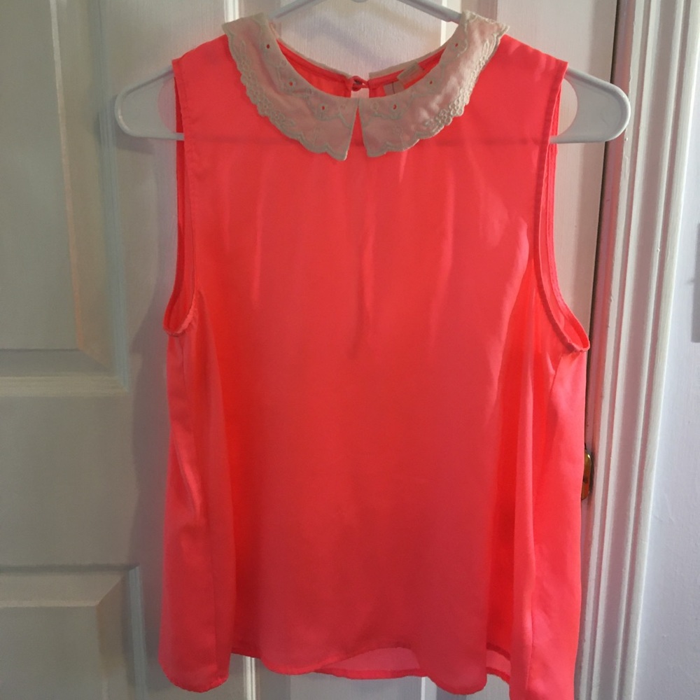 Bright pink sleeveless blouse w/ white lace collar